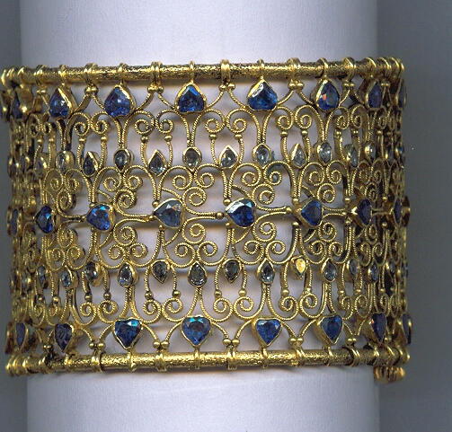GOLD BANGLE DESIGNER EXCLUSIVE
