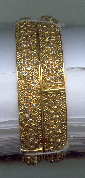 GOLD BANGLE DESIGNER EXCLUSIVE