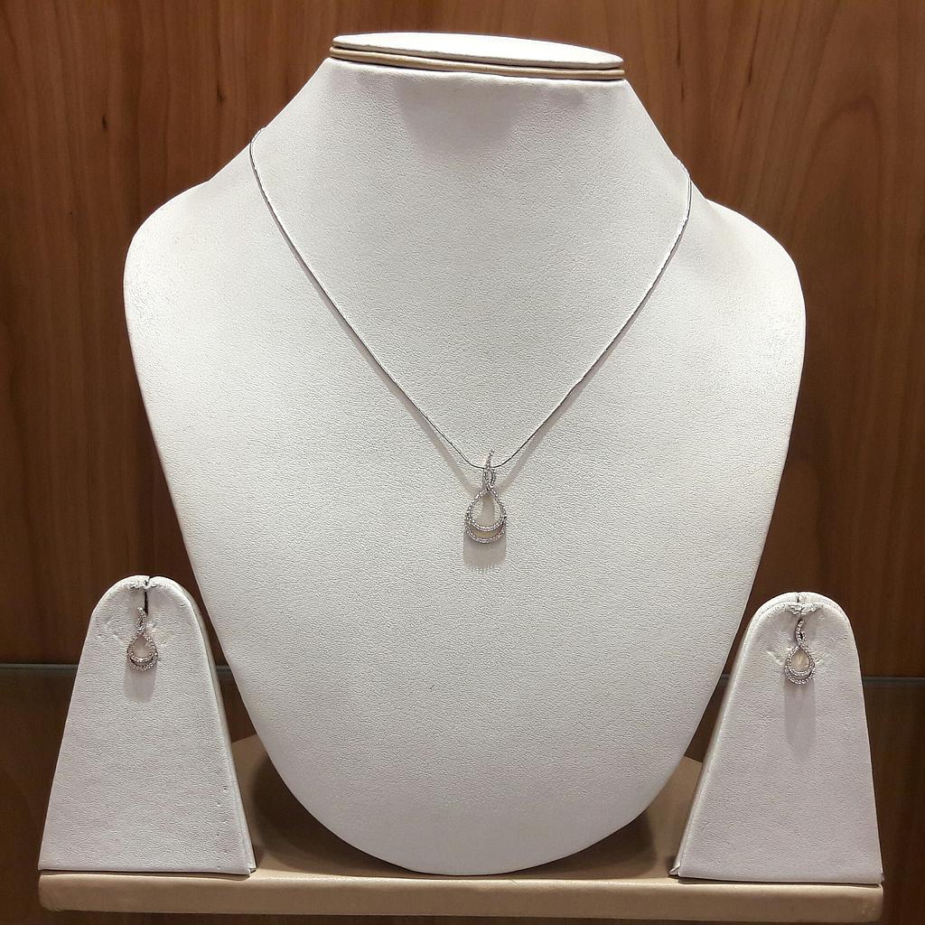 DIAMOND HALF SET PENDENT