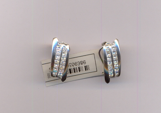 DIAMOND EARRING