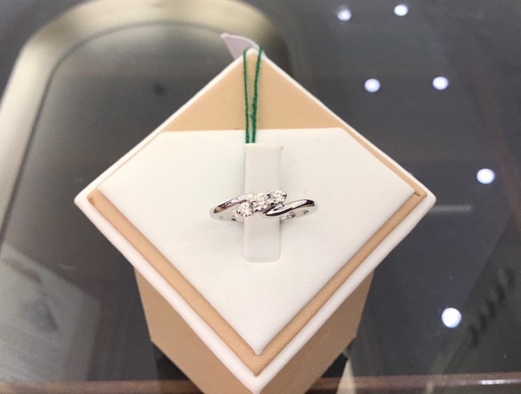 DIAMOND RING LADIES