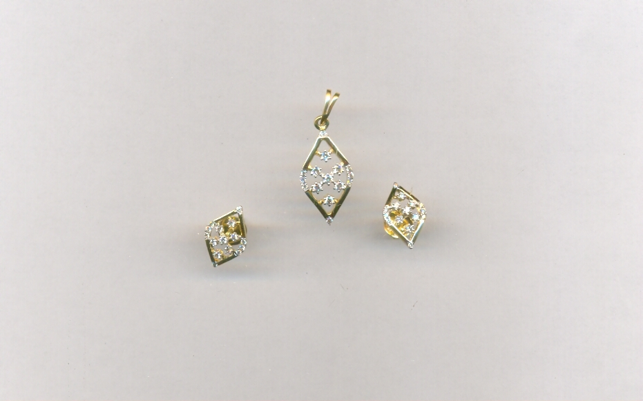 DIAMOND HALF SET PENDENT FANCY