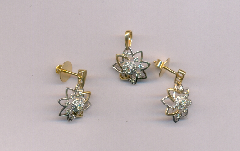 DIAMOND HALF SET PENDENT FANCY