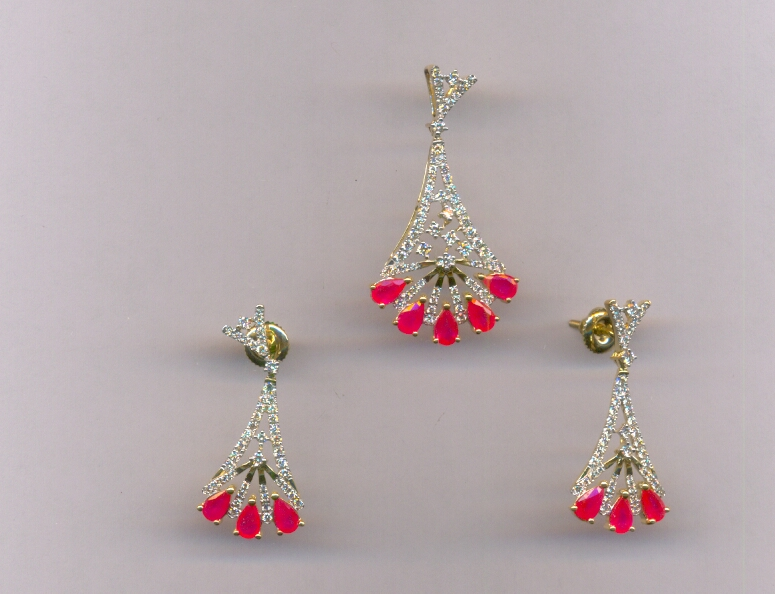 DIAMOND HALF SET PENDENT FANCY