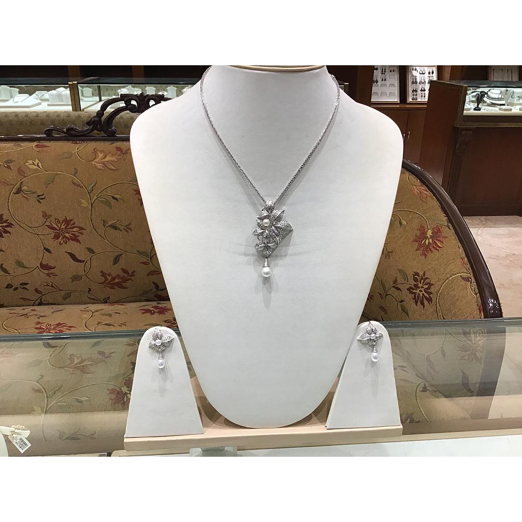 DIAMOND HALF SET PENDENT GENERAL