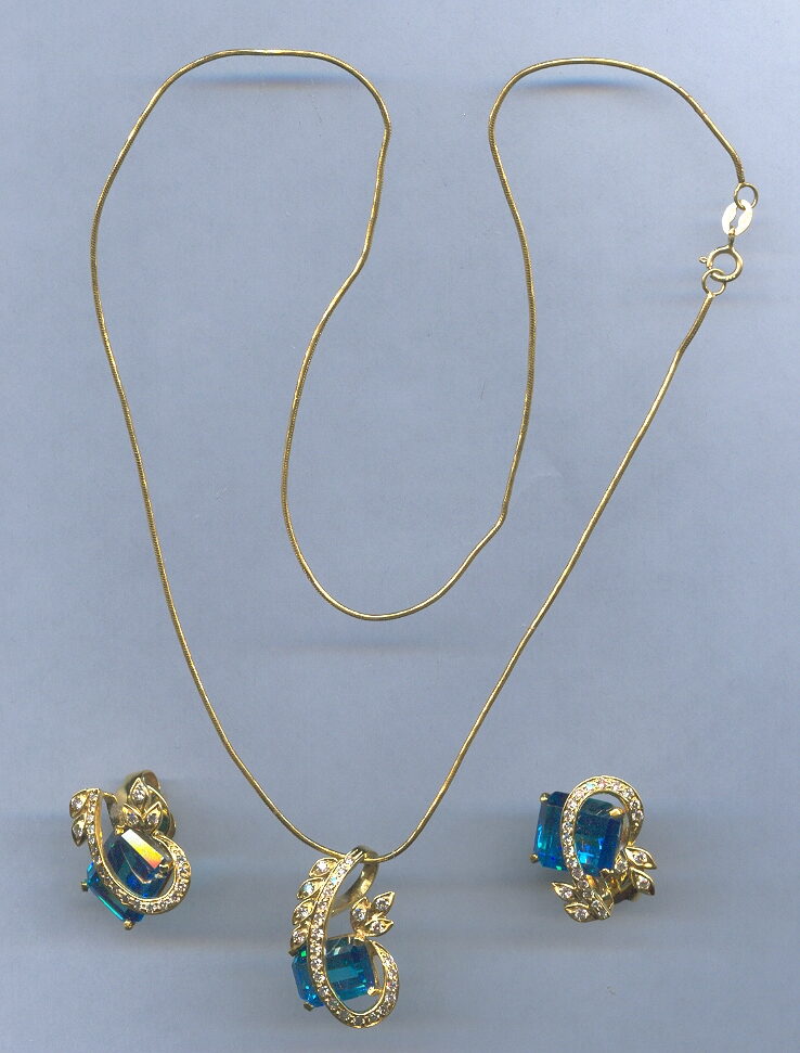 DIAMOND FULL SET PENDENT