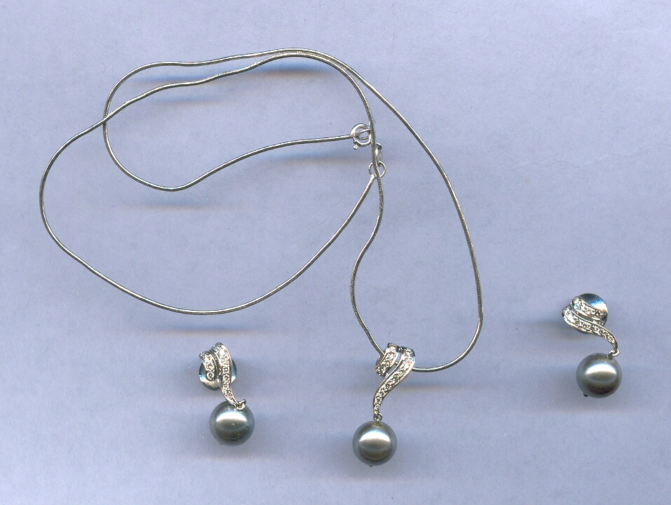 DIAMOND FULL SET PENDENT
