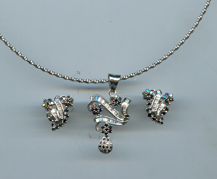 DIAMOND FULL SET PENDENT DESIGNER