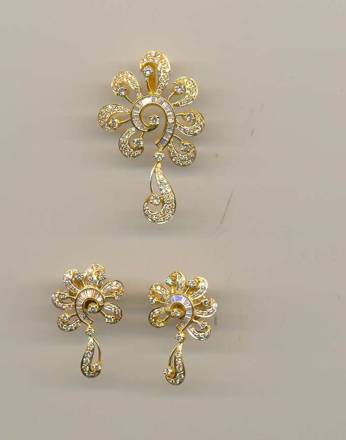 DIAMOND FULL SET PENDENT DESIGNER