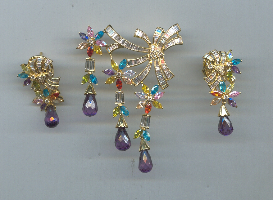 DIAMOND FULL SET PENDENT DESIGNER