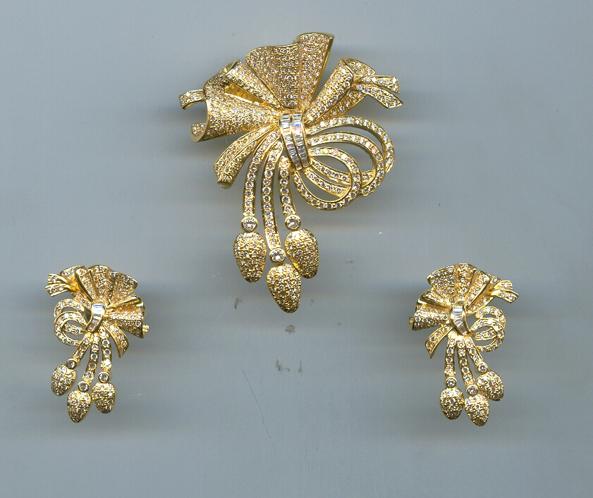 DIAMOND FULL SET PENDENT DESIGNER