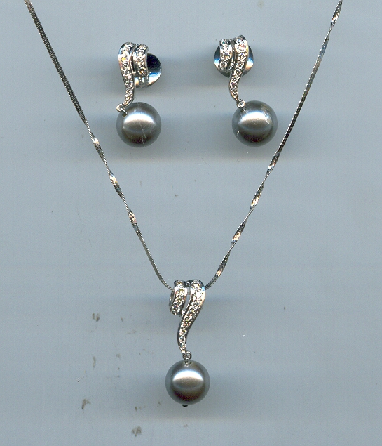 DIAMOND FULL SET PENDENT DESIGNER