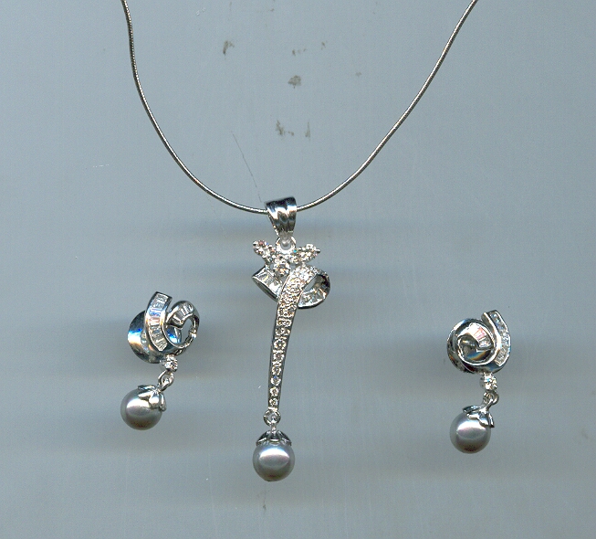 DIAMOND FULL SET PENDENT EXCLUSIVE