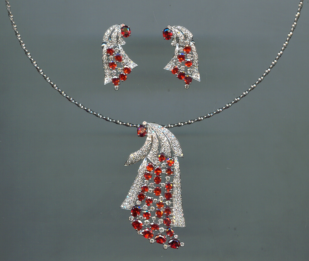DIAMOND FULL SET PENDENT EXCLUSIVE