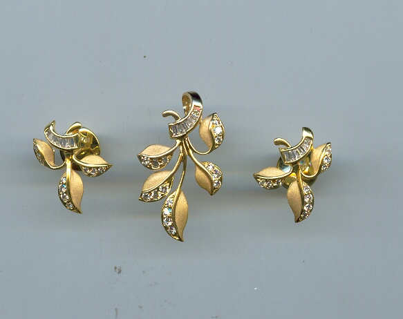 DIAMOND FULL SET PENDENT FANCY