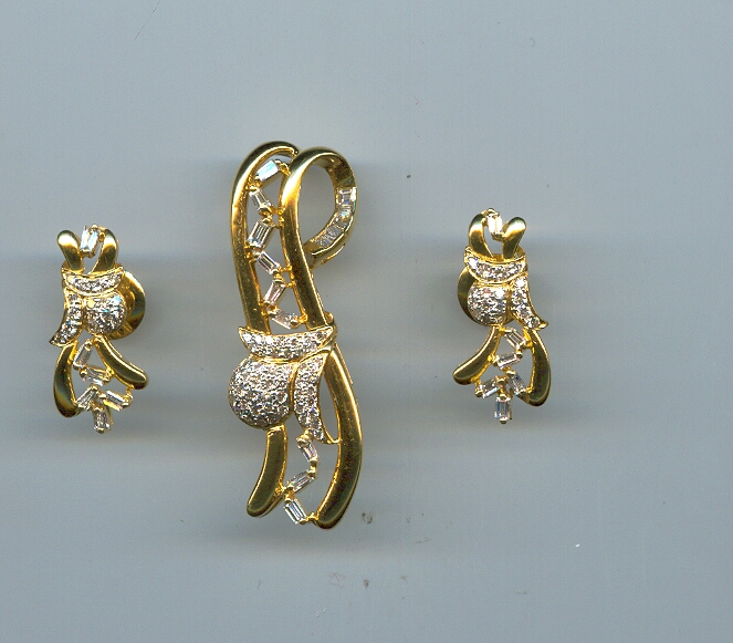 DIAMOND FULL SET PENDENT FANCY