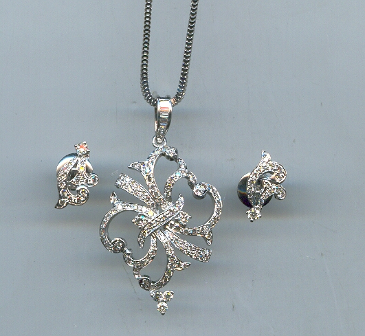 DIAMOND FULL SET PENDENT FANCY