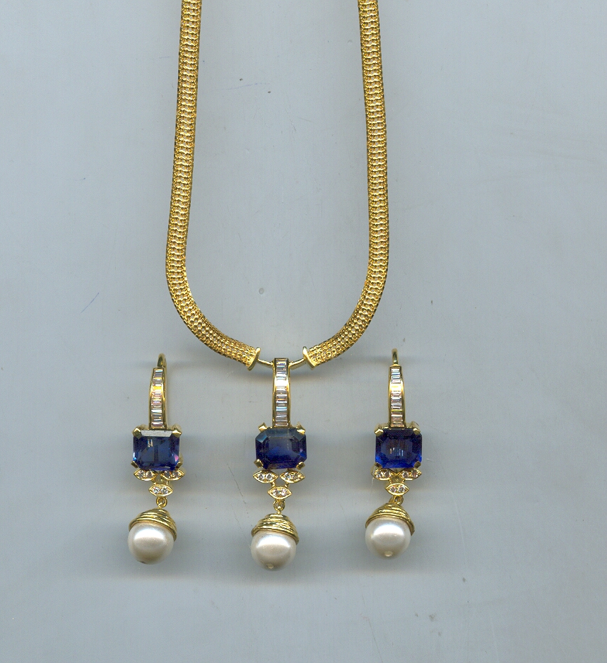 DIAMOND FULL SET PENDENT FANCY