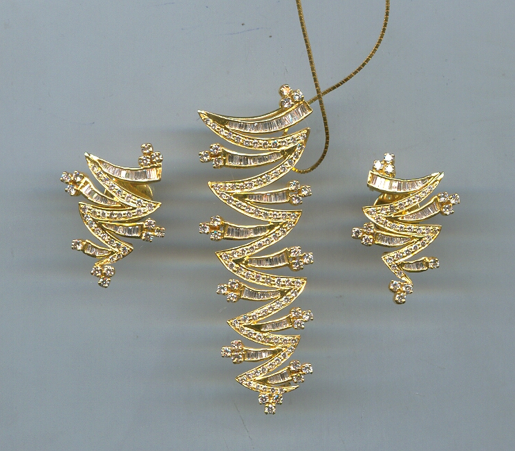 DIAMOND FULL SET PENDENT FANCY