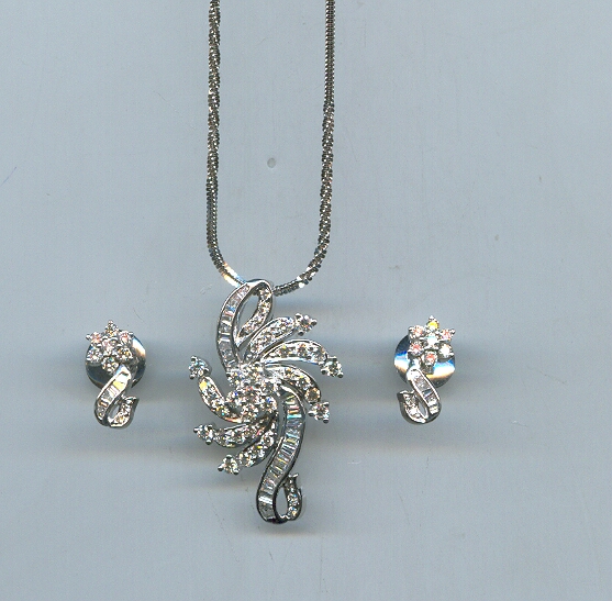 DIAMOND FULL SET PENDENT FANCY