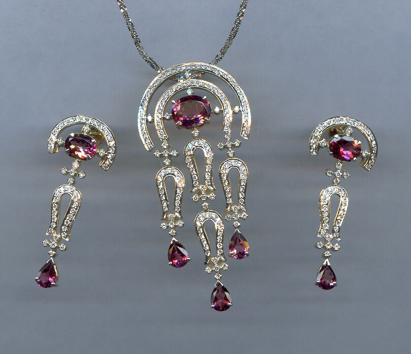 DIAMOND FULL SET PENDENT FANCY