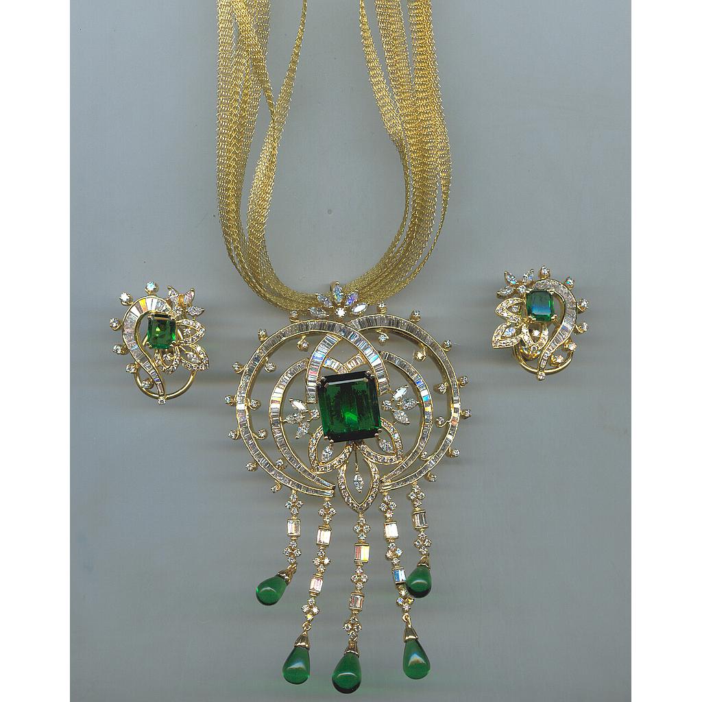 DIAMOND FULL SET PENDENT FANCY