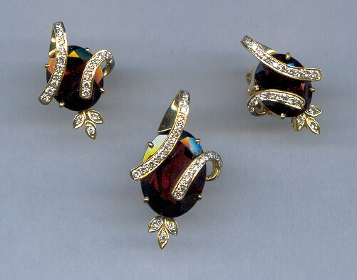 DIAMOND FULL SET PENDENT FANCY