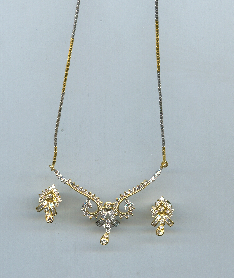 DIAMOND FULL SET PENDENT FANCY