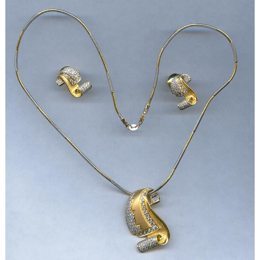 DIAMOND FULL SET PENDENT FANCY