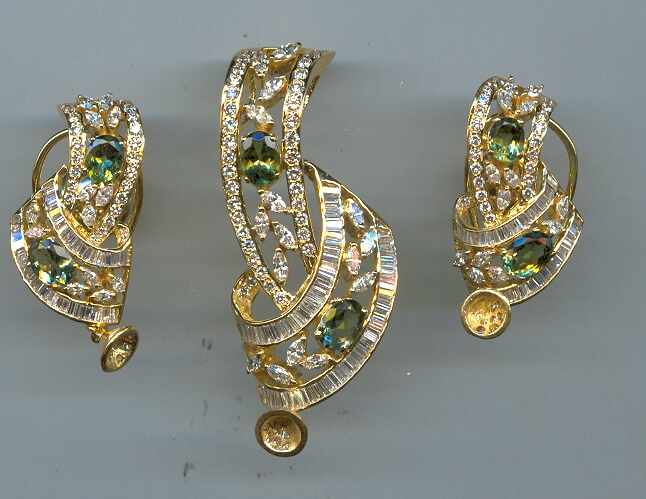 DIAMOND FULL SET PENDENT FANCY