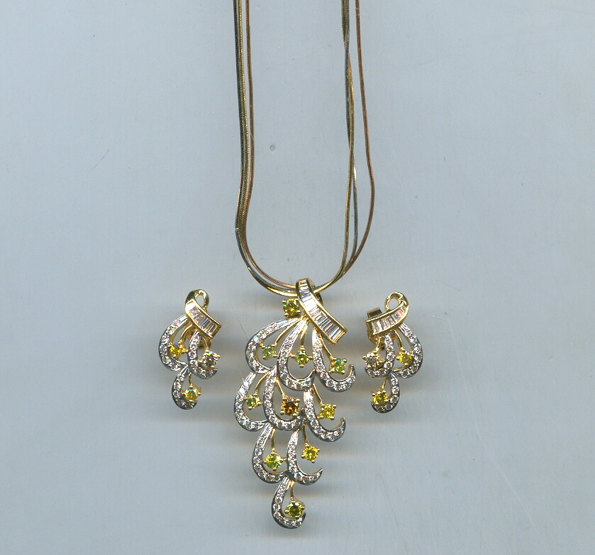 DIAMOND FULL SET PENDENT FANCY