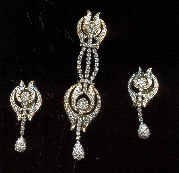 DIAMOND FULL SET PENDENT FANCY