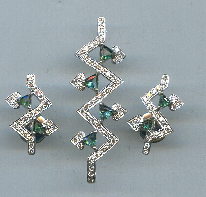 DIAMOND FULL SET PENDENT FANCY