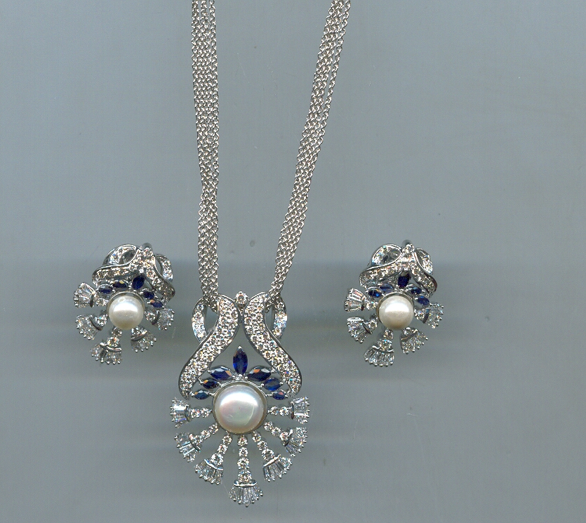 DIAMOND FULL SET PENDENT FANCY