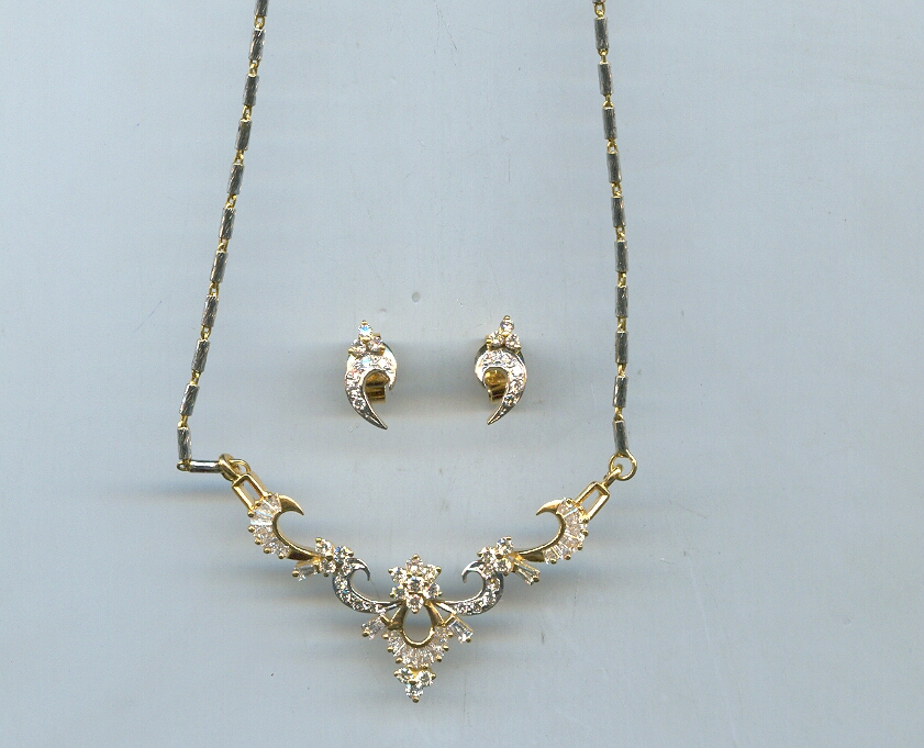 DIAMOND FULL SET PENDENT FANCY