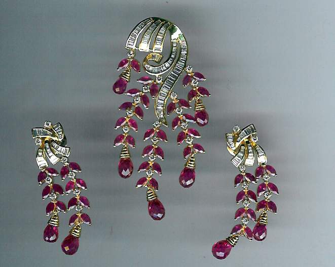 DIAMOND FULL SET PENDENT FANCY