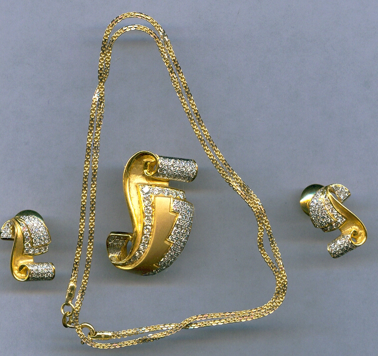 DIAMOND FULL SET PENDENT FANCY