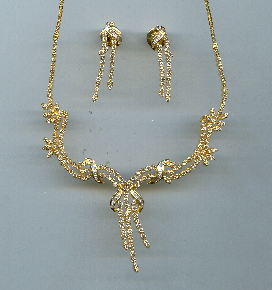 DIAMOND FULL SET PENDENT FANCY