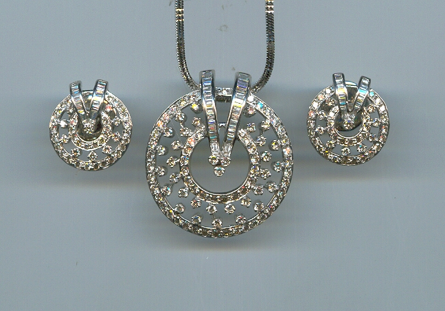 DIAMOND FULL SET PENDENT FANCY