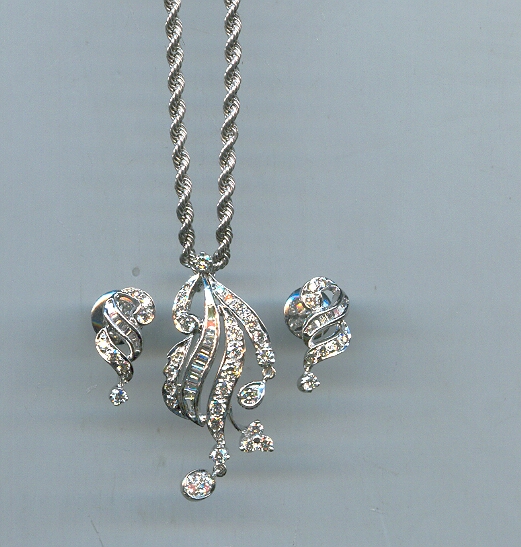 DIAMOND FULL SET PENDENT FANCY