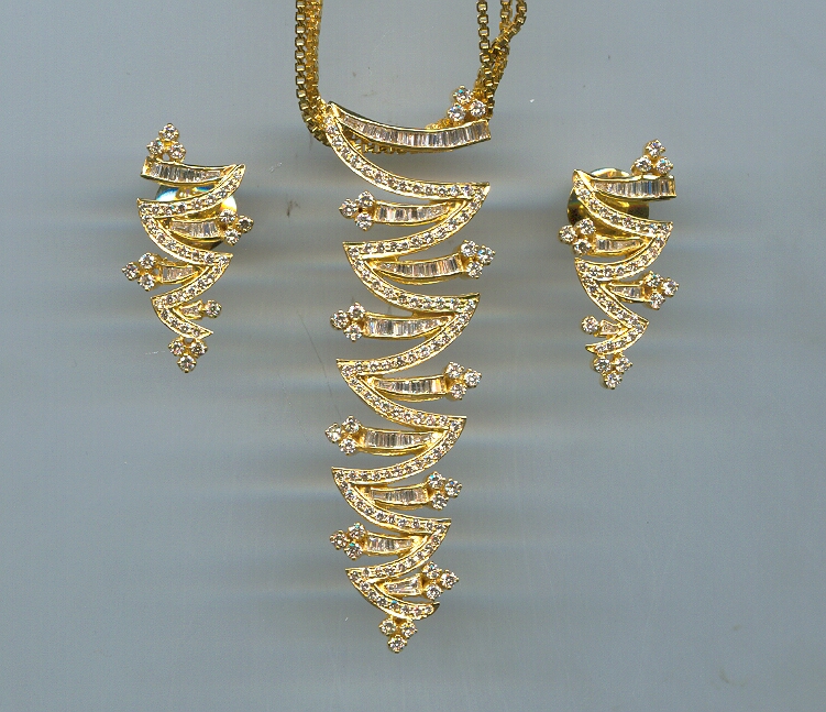DIAMOND FULL SET PENDENT FANCY