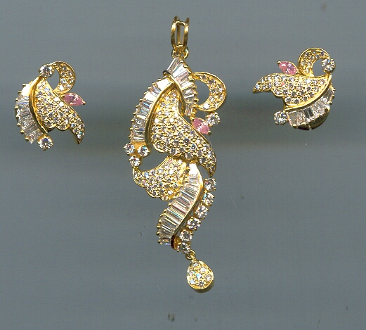 DIAMOND FULL SET PENDENT FANCY