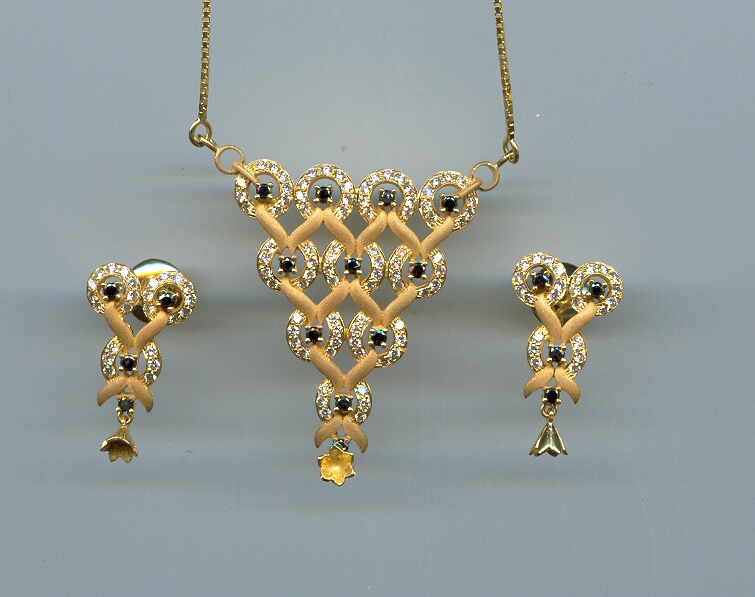 DIAMOND FULL SET PENDENT FANCY