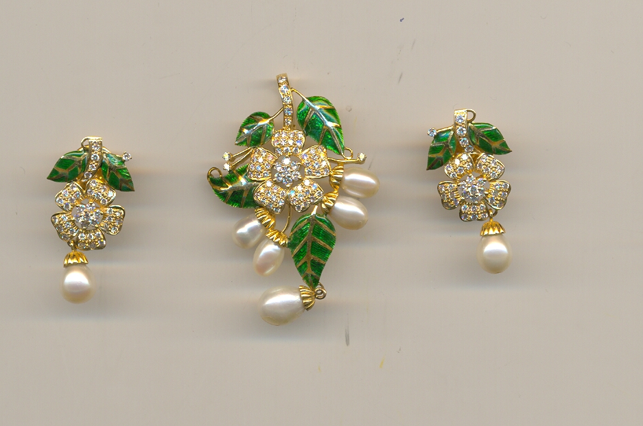 DIAMOND FULL SET PENDENT FANCY