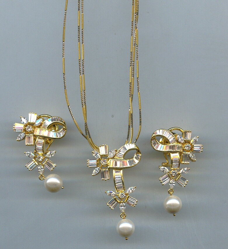 DIAMOND FULL SET PENDENT FANCY
