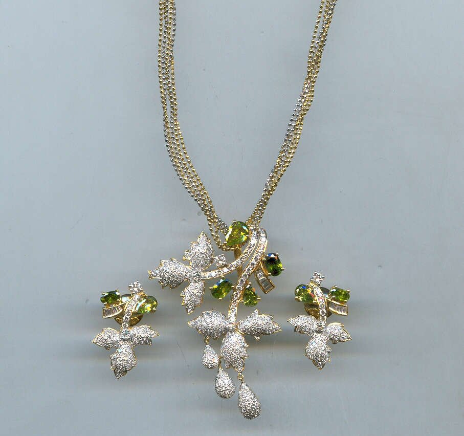 DIAMOND FULL SET PENDENT FANCY