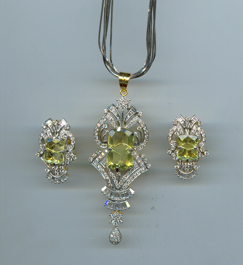 DIAMOND FULL SET PENDENT FANCY