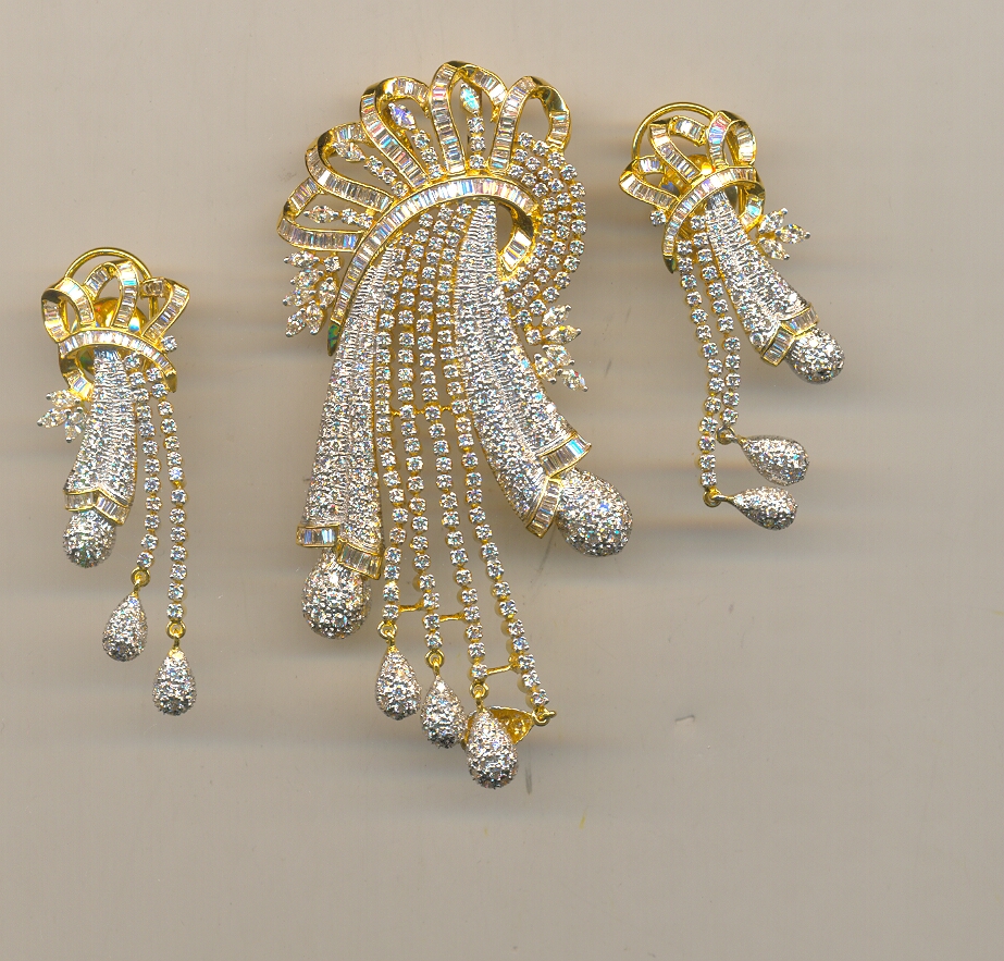 DIAMOND HALF SET PENDENT DESIGNER