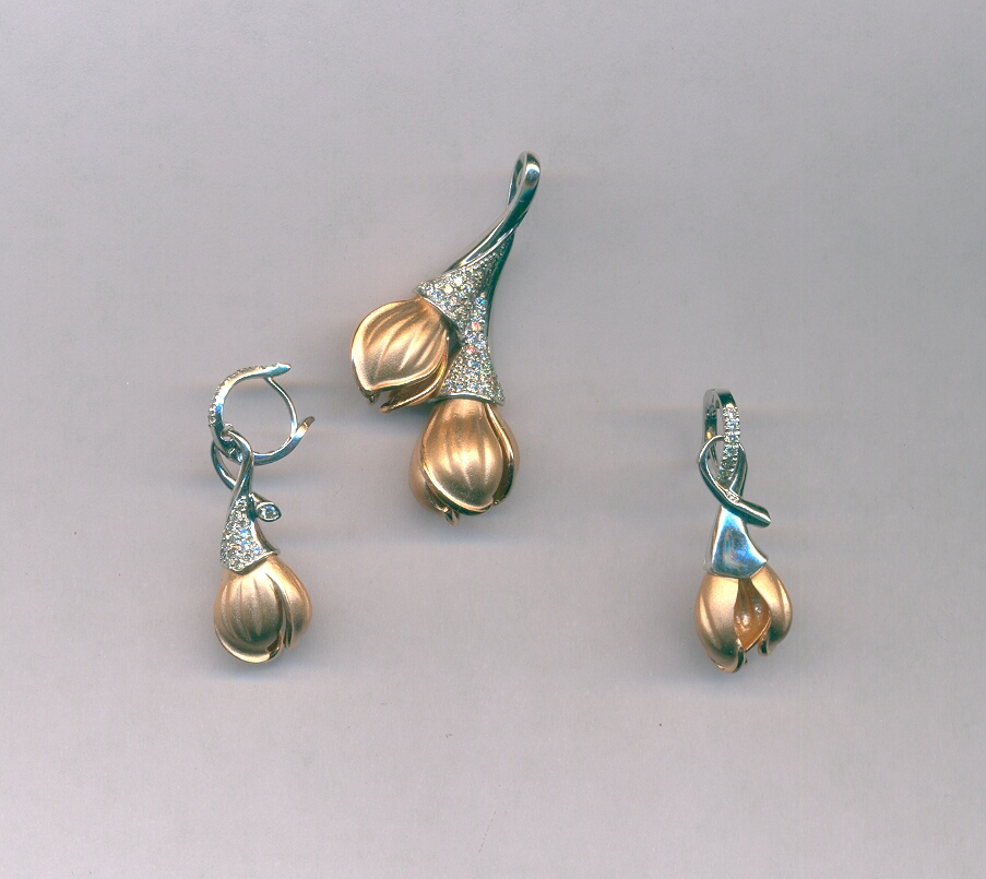 DIAMOND HALF SET PENDENT DESIGNER