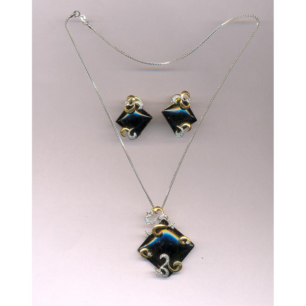 DIAMOND HALF SET PENDENT DESIGNER